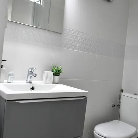 Confidence Hyper Centre Calme - Sejouraixlesbains Apartment *